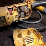 Угловая шлифмашина DeWalt DWE4237